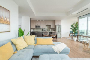 Upscale Penthouse w Gym & Parking near MGH & TUFTS